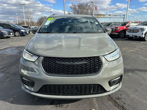 Used 2021 Chrysler Pacifica Touring-L w/ S Appearance Package image 3