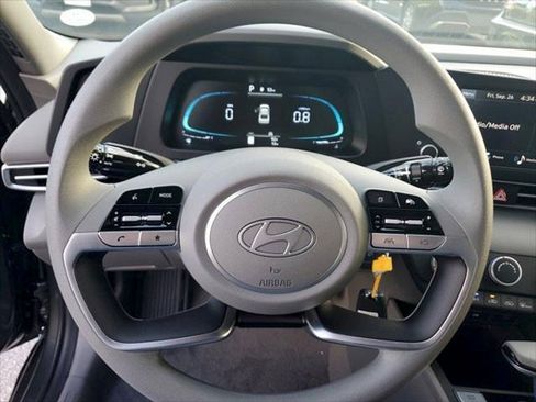 Used 2025 Hyundai Elantra SE FWD image 10