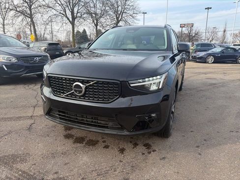 Used 2023 Volvo XC40 B5 Plus w/ Driver Assist Package image 2