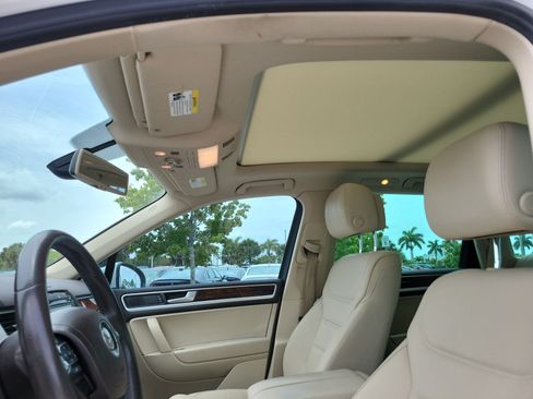 Used 2013 Volkswagen Touareg TDI AWD/4WD image 22