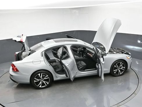 Used 2025 Volvo S60 B5 Plus FWD image 46