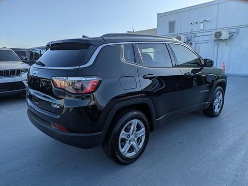 Used 2023 Jeep Compass Latitude w/ Sun and Sound Group AWD/4WD image 3
