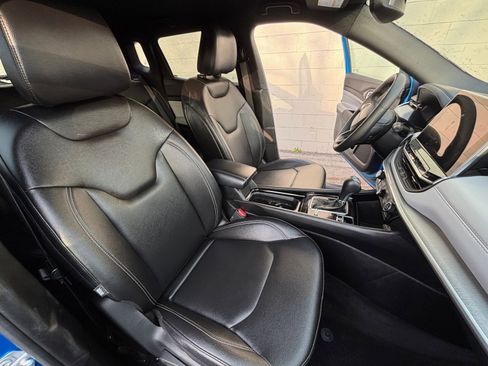 Used 2025 Jeep Compass Limited image 41