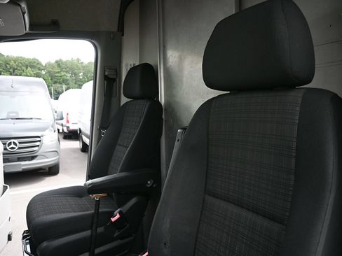 Used 2018 Mercedes-Benz Sprinter 2500 image 5