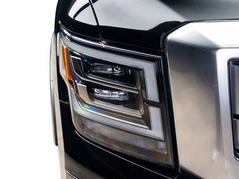 Used 2021 Nissan Titan Platinum Reserve w/ Moonroof Package image 8