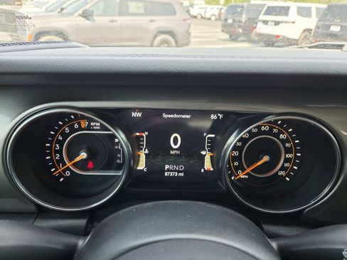 Used 2020 Jeep Wrangler Unlimited Sahara AWD/4WD image 28