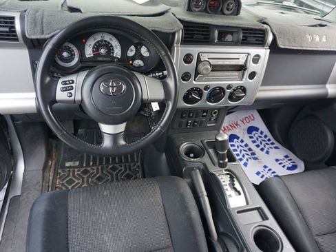 Used 2007 Toyota FJ Cruiser 2WD image 3