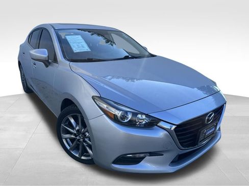 Used 2018 MAZDA MAZDA3 Touring FWD image 2