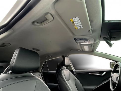 Used 2023 Kia Niro EX image 26