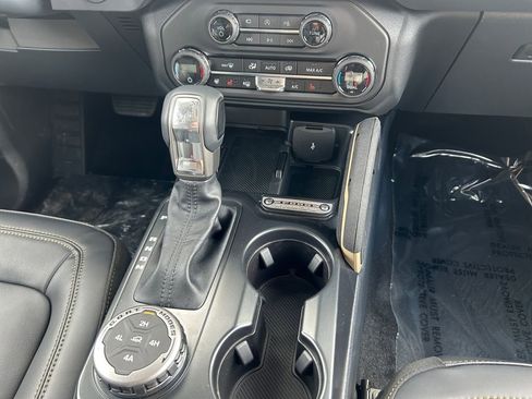 New 2025 Ford Bronco Badlands image 12