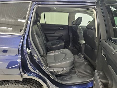 Used 2022 Toyota Highlander XLE image 21
