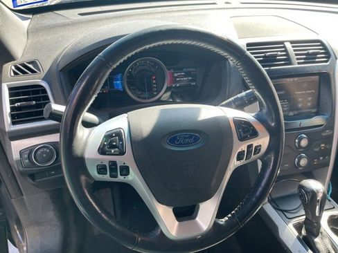 Used 2014 Ford Explorer XLT w/ Equipment Group 202A image 10