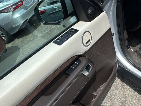 Used 2018 Land Rover Discovery HSE Luxury AWD/4WD image 10