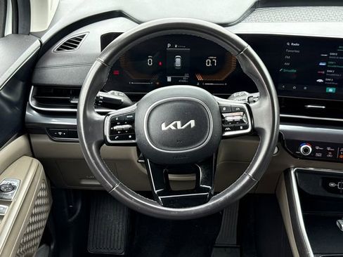 Used 2025 Kia Carnival FWD image 22