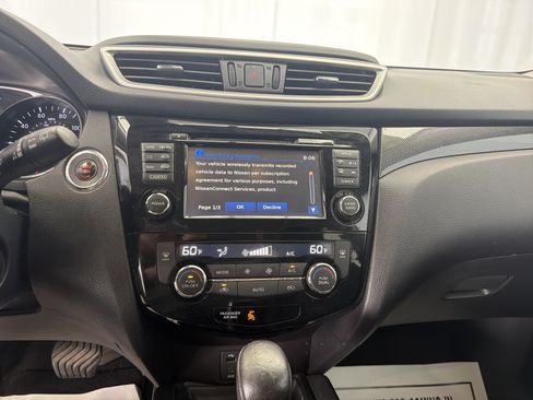 Used 2016 Nissan Rogue SL w/ SL Premium Package FWD image 9