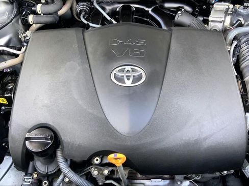 Used 2022 Toyota Highlander XSE AWD/4WD image 32