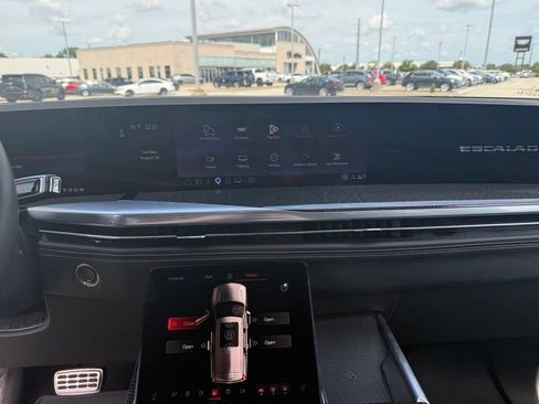 Certified 2025 Cadillac Escalade V AWD/4WD image 21