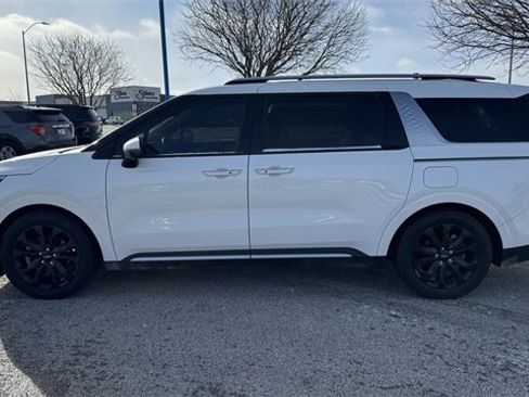 Used 2024 Kia Carnival SX Prestige image 5