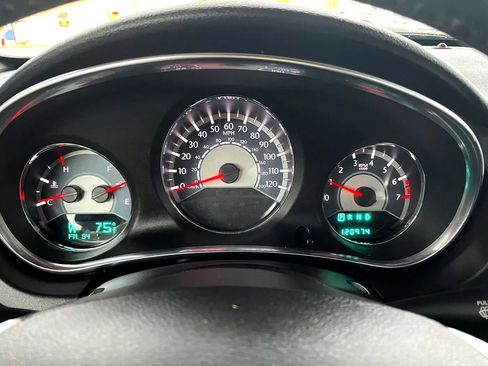 Used 2011 Chrysler 200 Limited FWD image 13