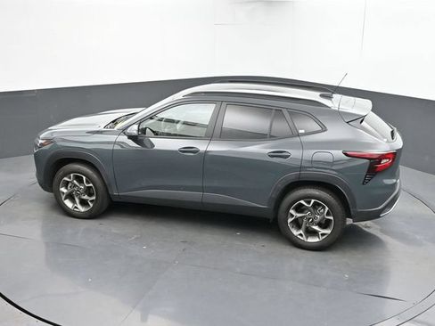 Used 2025 Chevrolet Trax LT FWD image 40