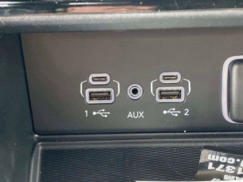 Used 2025 Jeep Grand Cherokee Altitude AWD/4WD image 13