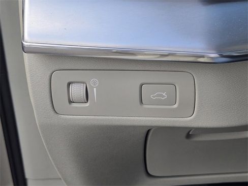 Used 2018 Volvo XC90 T6 Momentum w/ Convenience Package image 25