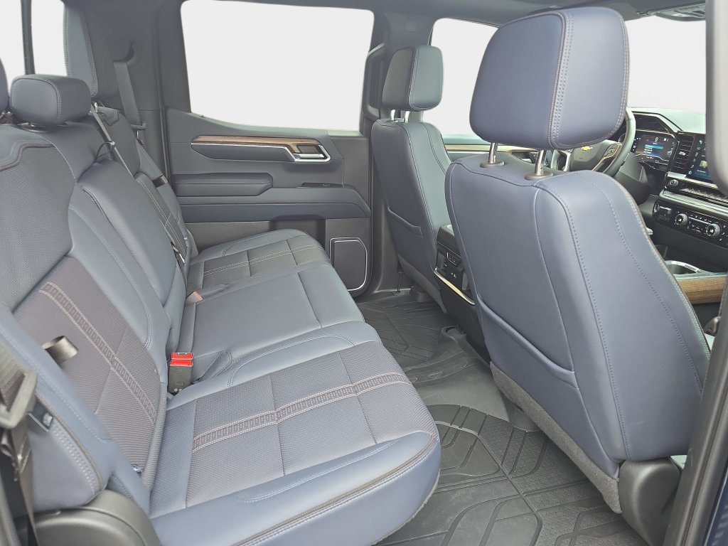 Used 2023 Chevrolet Silverado 1500 High Country w/ High Country Premium Package AWD/4WD image 13