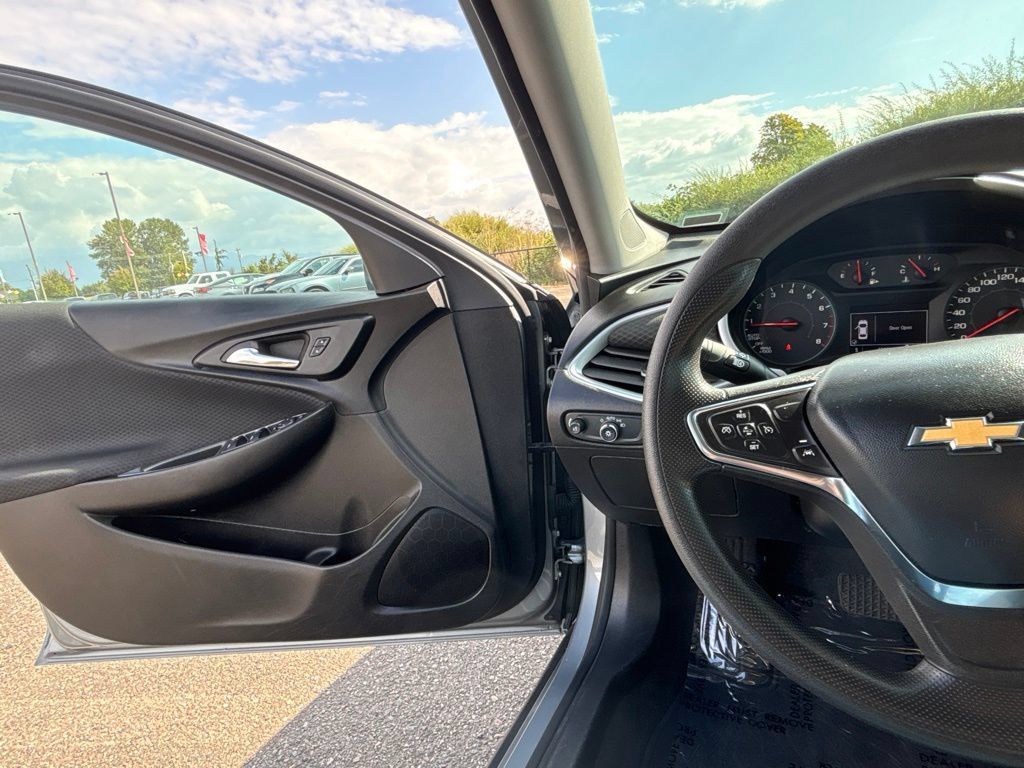 Used 2023 Chevrolet Malibu LT FWD image 25