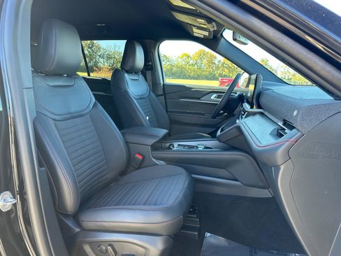 New 2026 Ford Explorer ST-Line w/ ST-Line Street Pack image 26