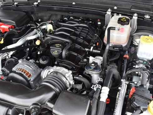 Used 2022 Jeep Wrangler Unlimited Sahara w/ LED Lighting Group AWD/4WD image 30