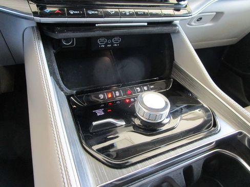 Used 2024 Jeep Wagoneer Series II AWD/4WD image 43