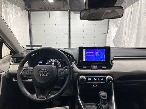 Used 2025 Toyota RAV4 XLE AWD/4WD image 16