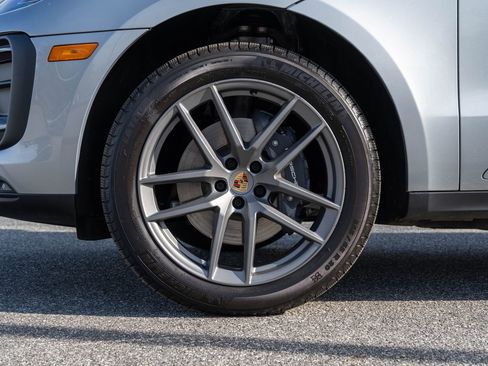 Certified 2025 Porsche Macan image 11