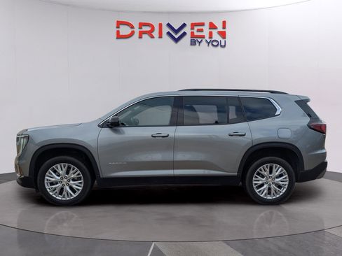 Used 2024 GMC Acadia Elevation w/ Luxury Package image 2