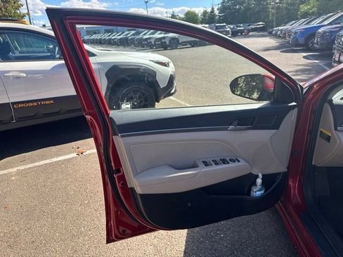 Used 2017 Hyundai Elantra SE FWD image 29