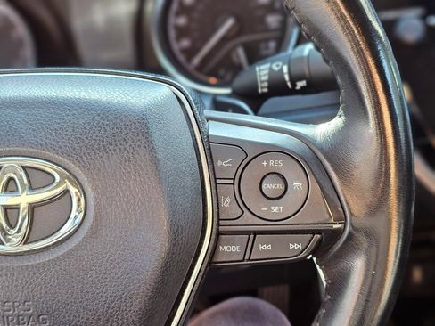 Used 2020 Toyota Camry SE w/ Carpet Mat Package FWD image 14
