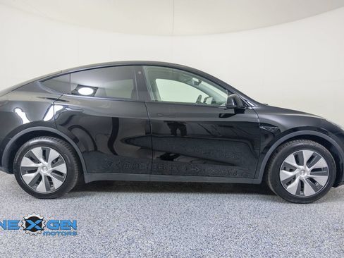 Used 2022 Tesla Model Y Long Range AWD/4WD image 8