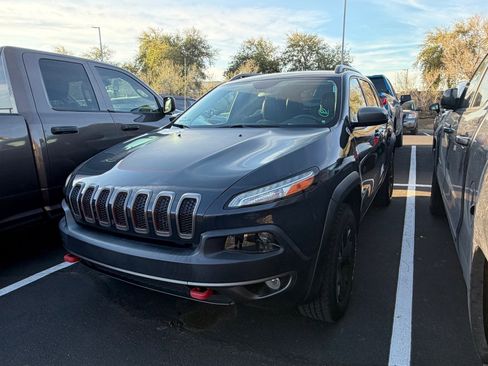 Used 2016 Jeep Cherokee Trailhawk image 5