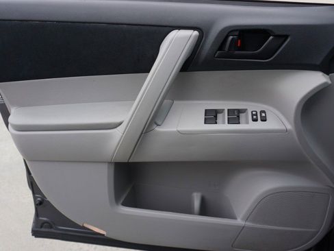 Used 2011 Toyota Highlander 2WD image 18