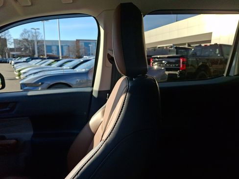 Certified 2024 Ford Maverick Lariat image 17