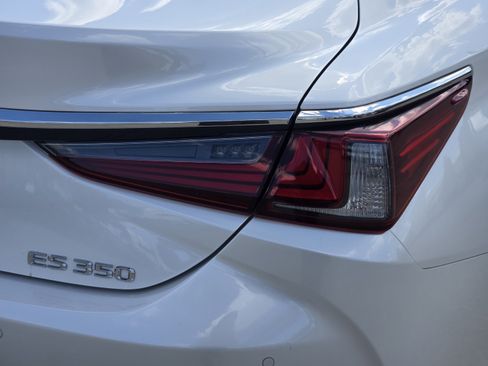 Used 2025 Lexus ES 350 w/ Premium Package FWD image 38