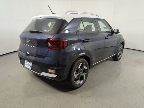 Certified 2025 Hyundai Venue Limited FWD image 8