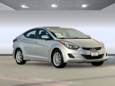 Used 2012 Hyundai Elantra GLS image 7