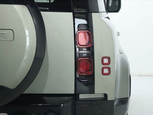 Used 2025 Land Rover Defender 110 X-Dynamic SE AWD/4WD image 44