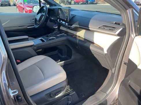 Used 2024 Toyota Sienna XLE image 24