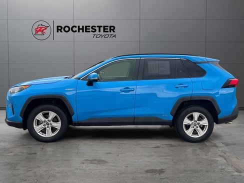 Used 2019 Toyota RAV4 LE AWD/4WD image 2