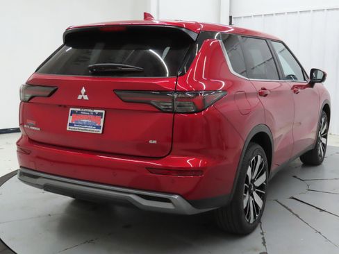 New 2026 Mitsubishi Outlander SE FWD image 3