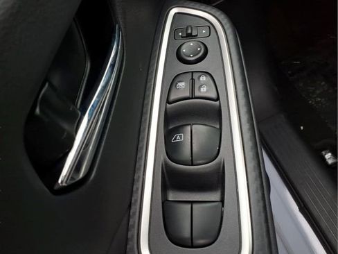 Certified 2025 Nissan Versa SR w/ Trunk Package FWD image 17