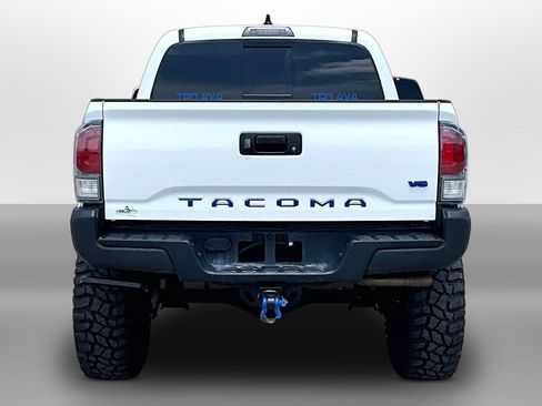 Used 2022 Toyota Tacoma TRD Sport AWD/4WD image 4