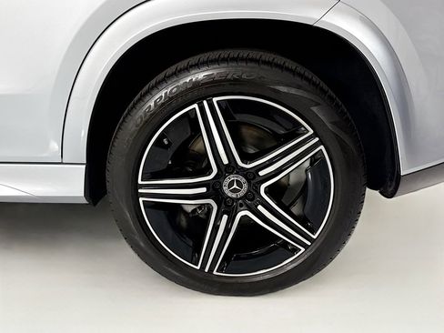 Used 2025 Mercedes-Benz GLE 450e 4MATIC image 32